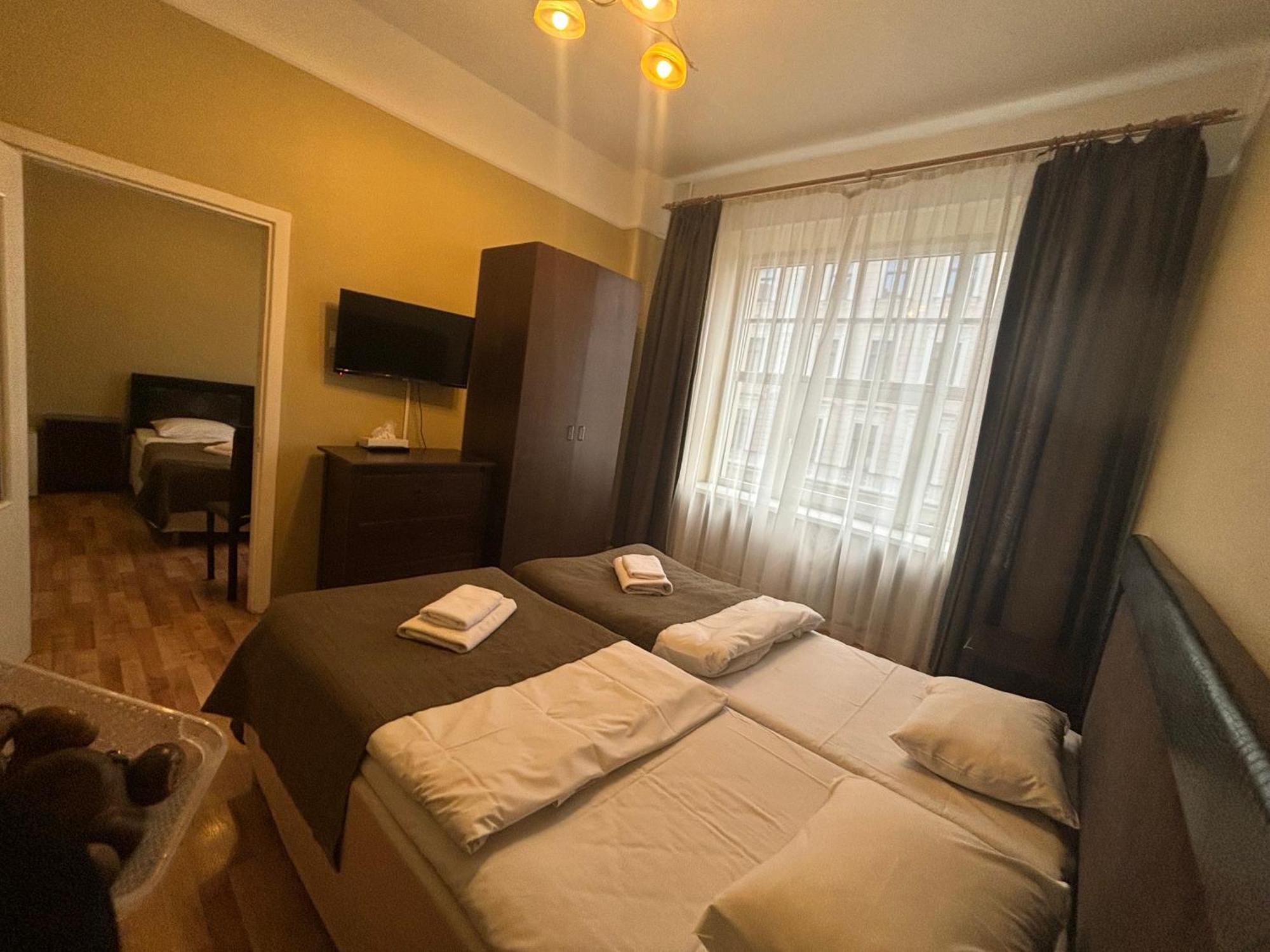 Viktorija Hotel Riga Luaran gambar