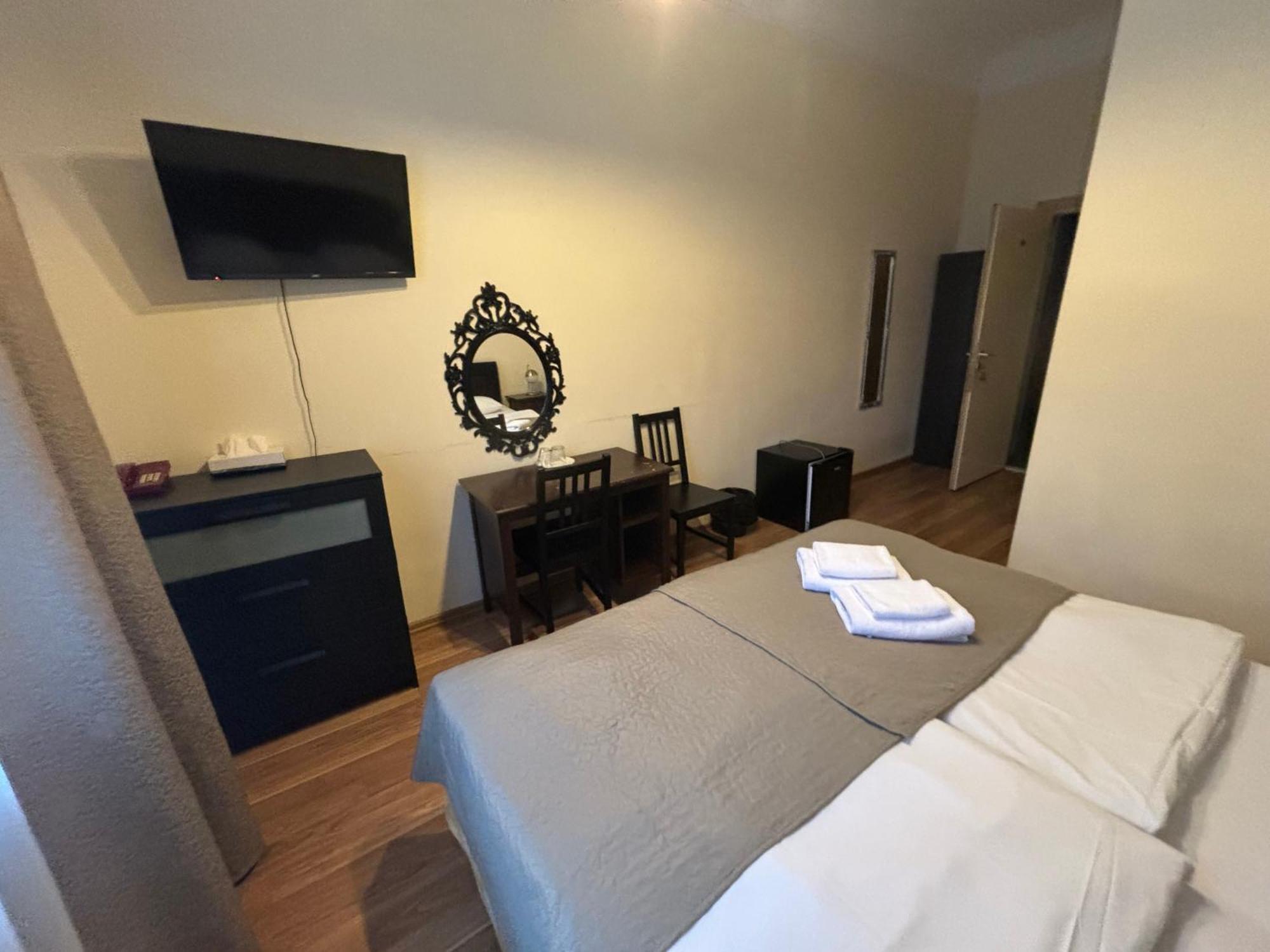 Viktorija Hotel Riga Luaran gambar