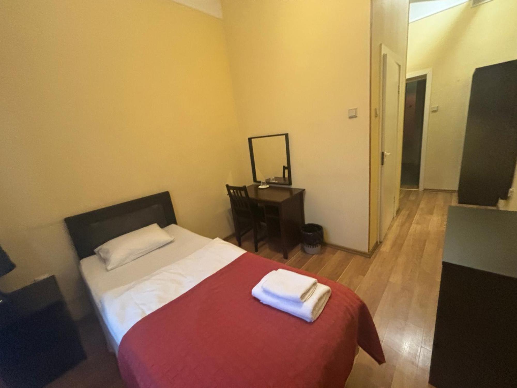 Viktorija Hotel Riga Luaran gambar