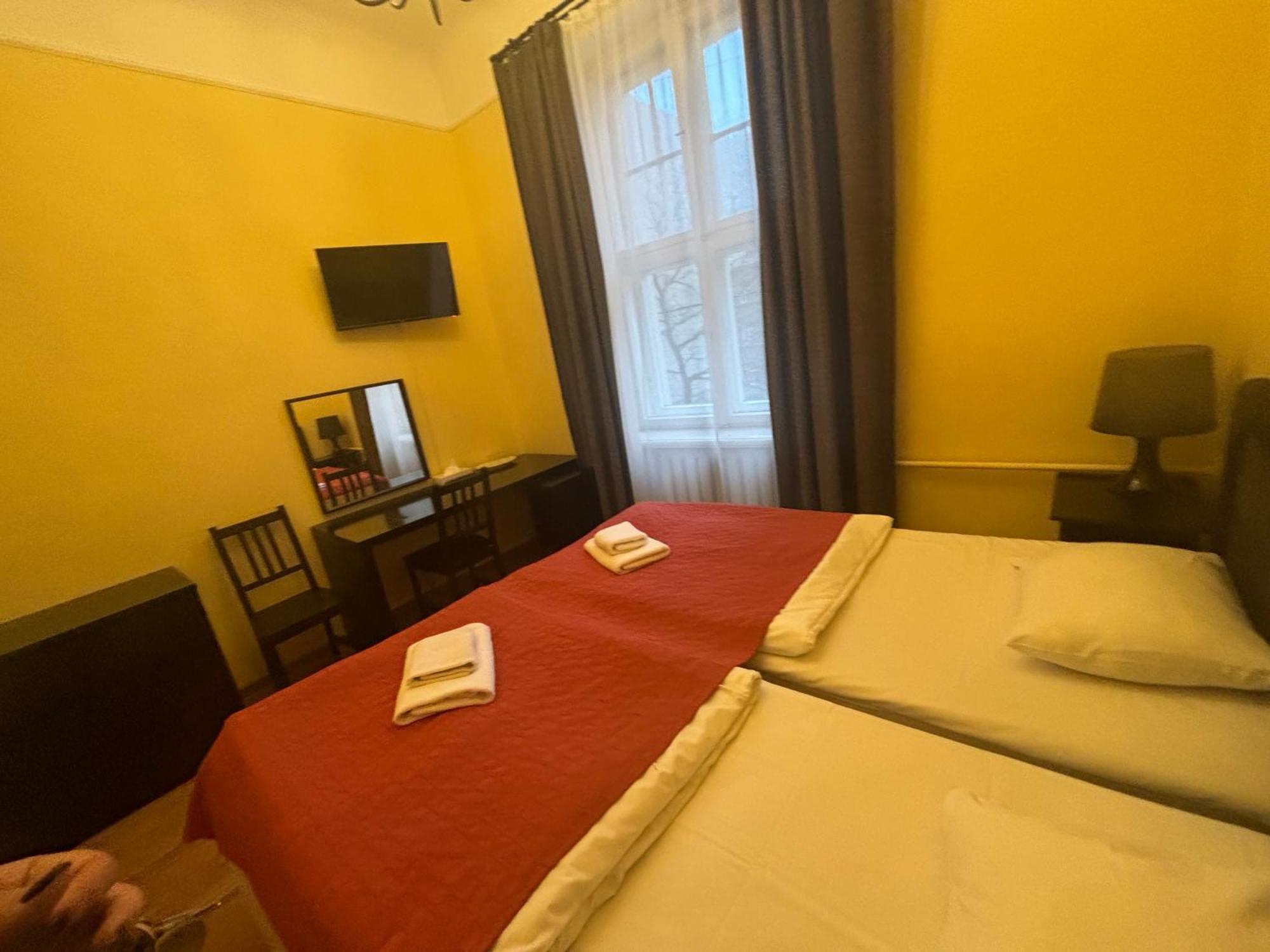 Viktorija Hotel Riga Luaran gambar