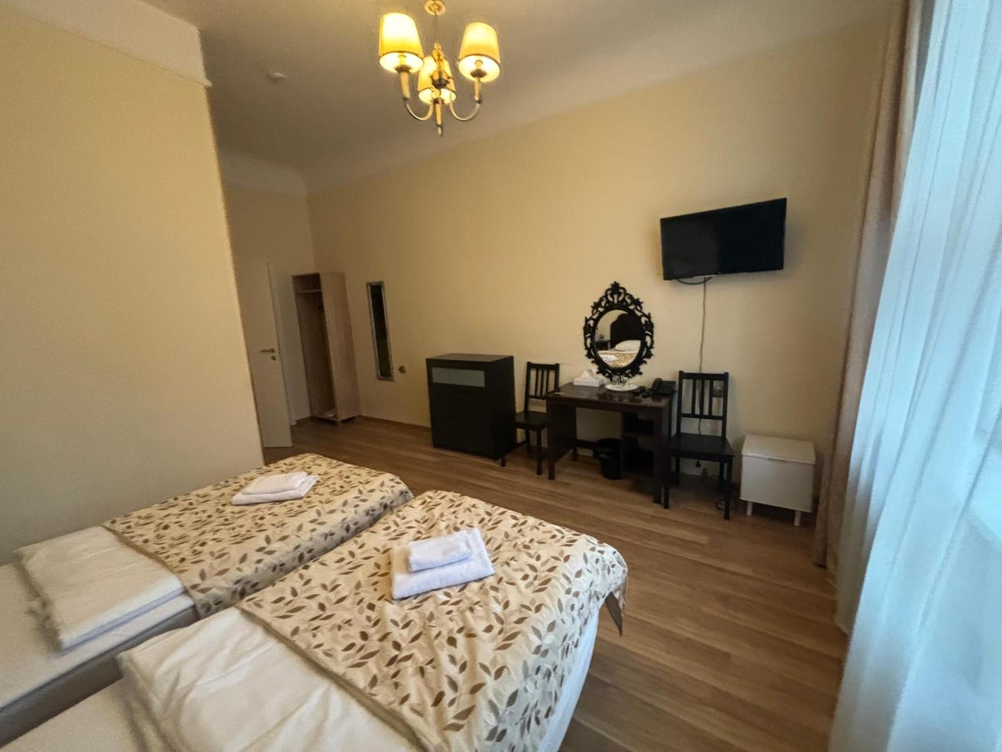 Viktorija Hotel Riga Luaran gambar