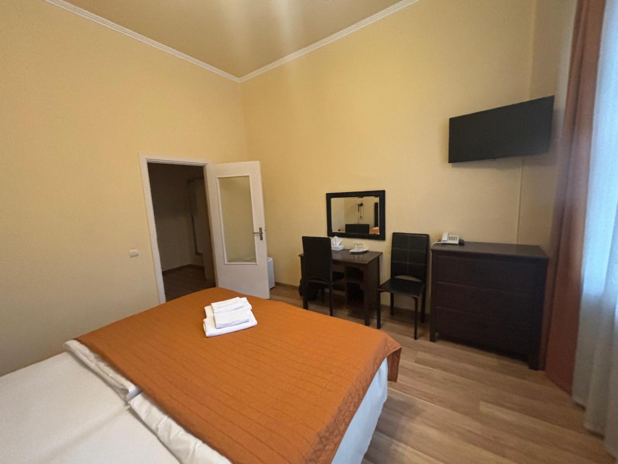 Viktorija Hotel Riga Luaran gambar